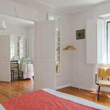 Apartment Incredible View Of The Grace Church